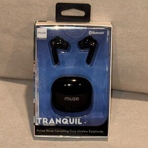Tranquil Black Wireless Noise Cancelling Earphones NIB